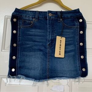 Litz Distressed Denim Mini Skirt With Side Snaps NWT 🌴